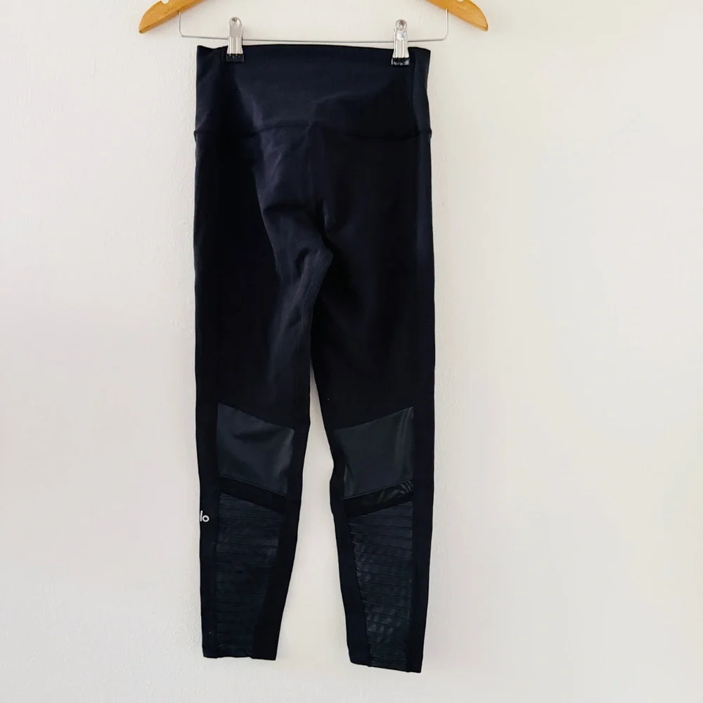 ALO Yoga High Waist 7/8 Moto Leggings in Black - Picture 5 of 6